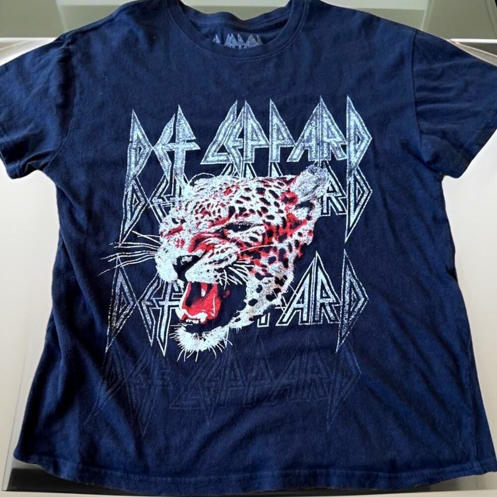 Def Leppard Black Leopard Graphic Band Logo Short Sleeve T-Shirt Women's Mens M